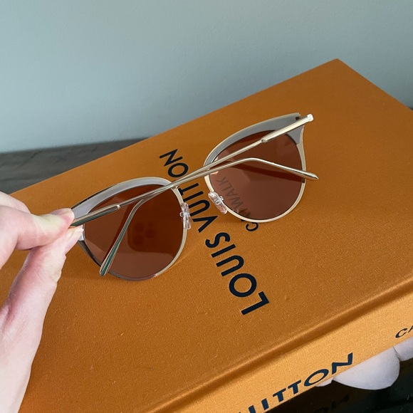 Aldo sunglasses with a Michael Kors case - Picture 3 of 9